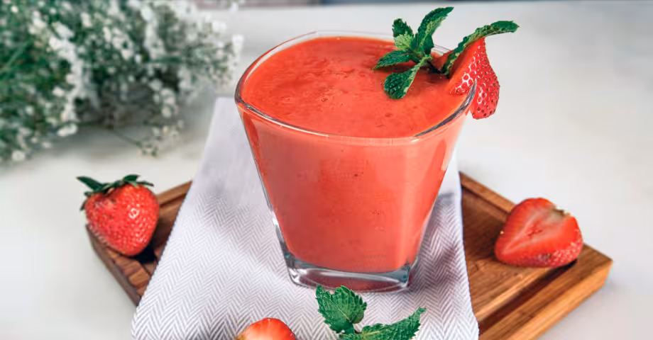 glasses of cranberry fizz garnished with cranberries and rosemary sprigs2